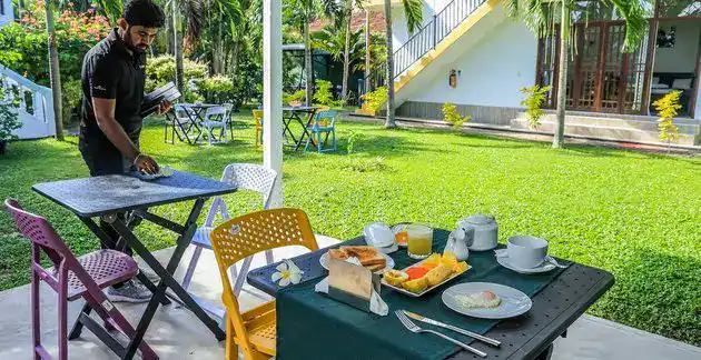 hotel negombo sri lanka villa breakfast